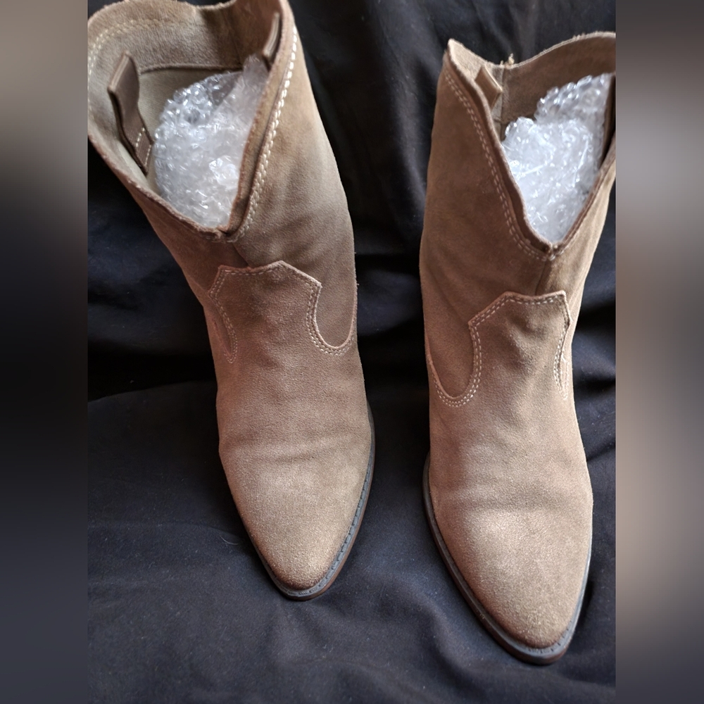 Suede boots
